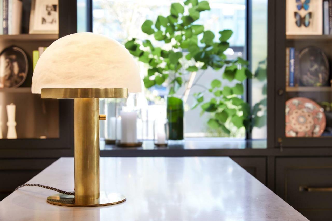 The Whitney Hotel Boston Exterior foto A table lamp