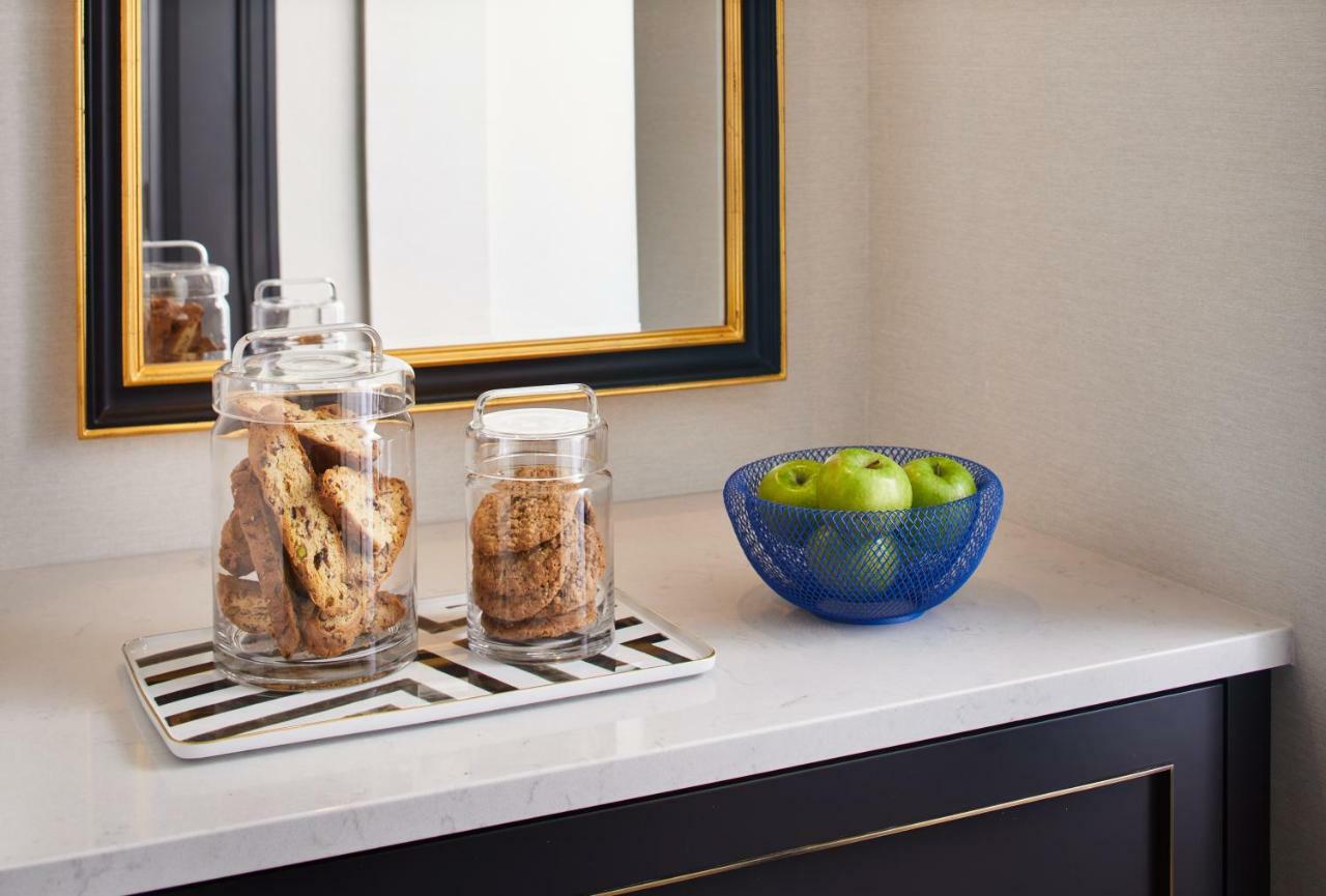 The Whitney Hotel Boston Exterior foto A marble countertop