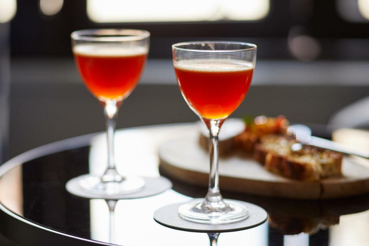 The Whitney Hotel Boston Exterior foto A Clover Club cocktail