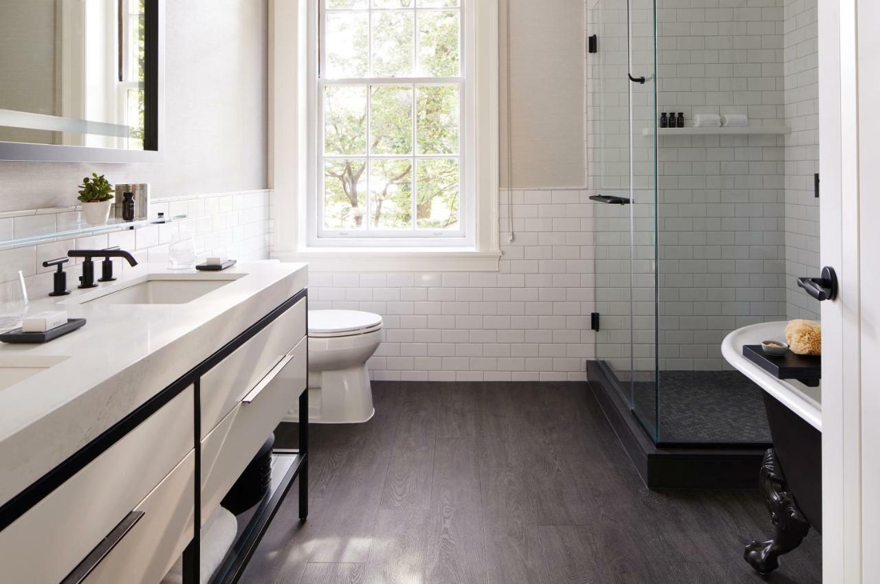 The Whitney Hotel Boston Exterior foto Bathroom with a shower enclosure