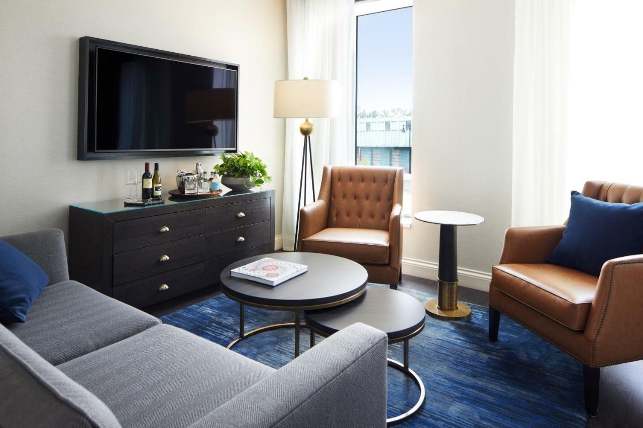 The Whitney Hotel Boston Exterior foto A living room at the Hotel at Old Church