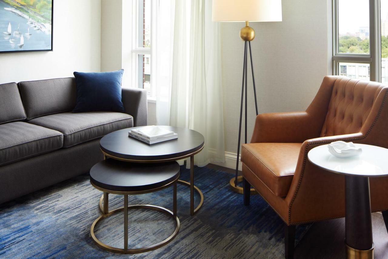 The Whitney Hotel Boston Exterior foto A living room at the Hotel Commonwealth