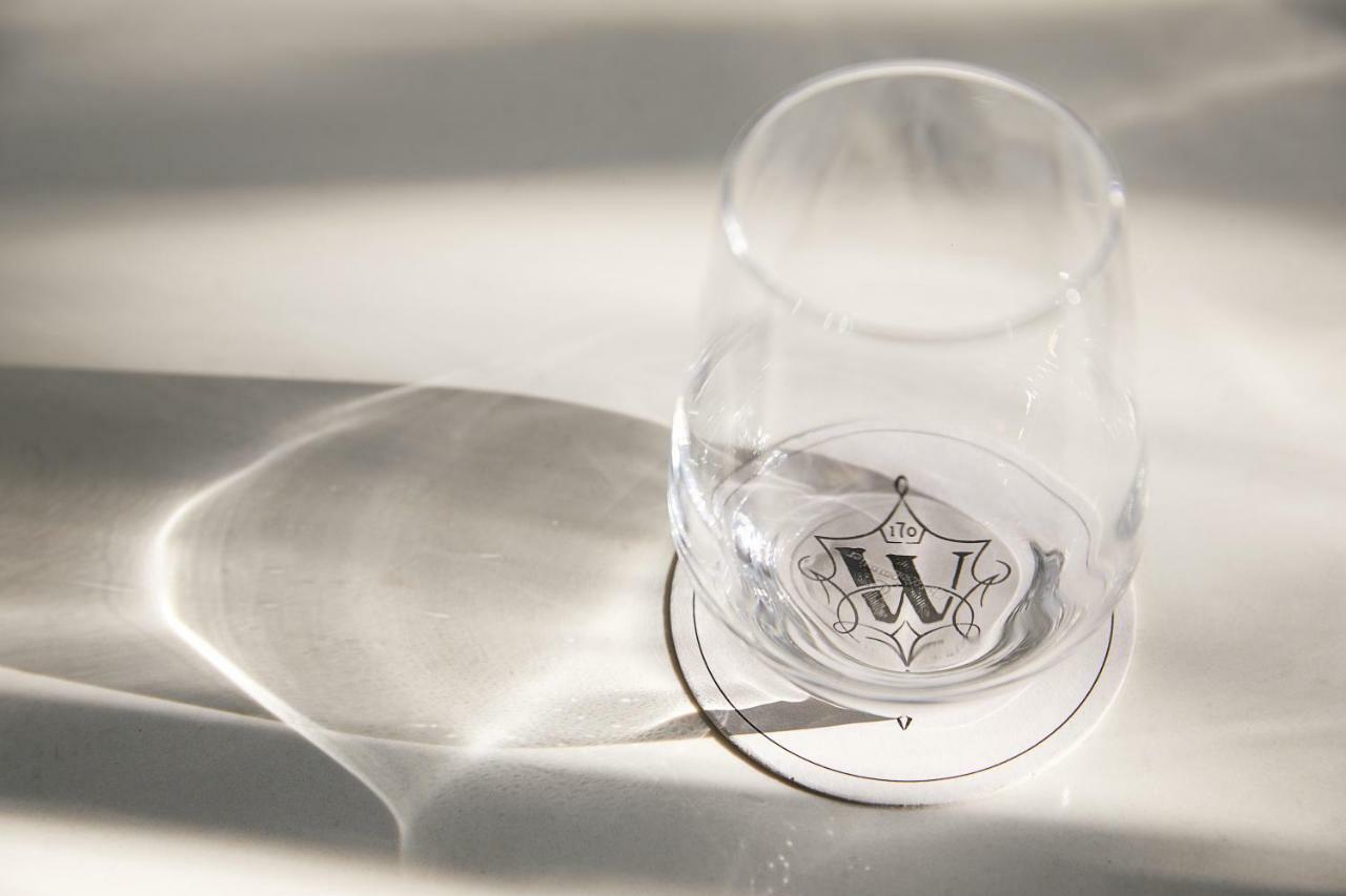 The Whitney Hotel Boston Exterior foto A glass of water