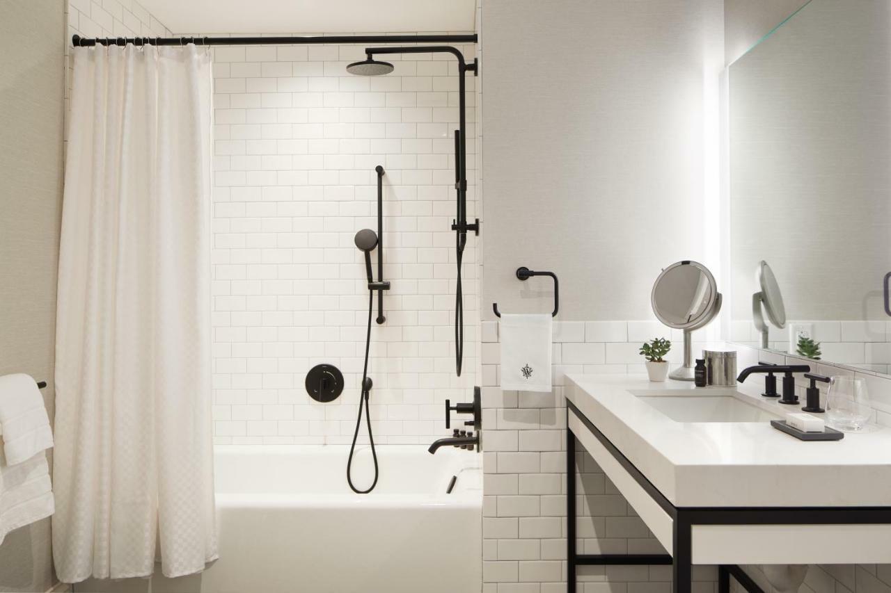 The Whitney Hotel Boston Exterior foto A shower curtain