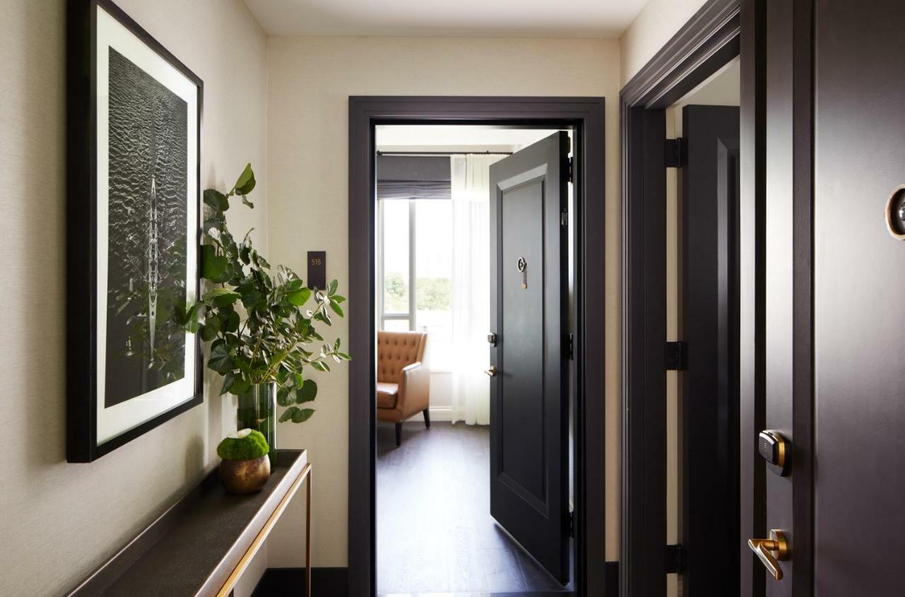 The Whitney Hotel Boston Exterior foto A suite at The Standard East Village